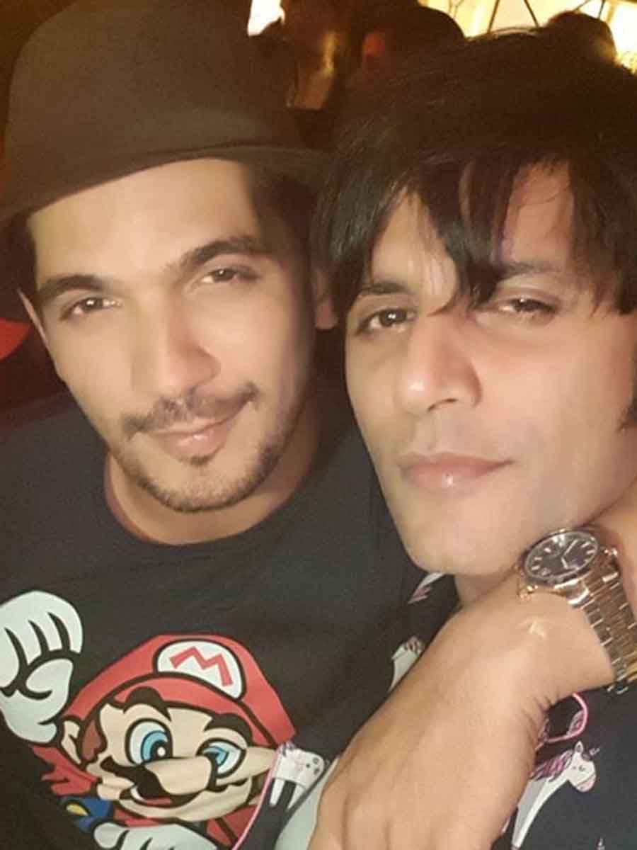 Celebs party hard at Vikas Gupta's birthday bash 