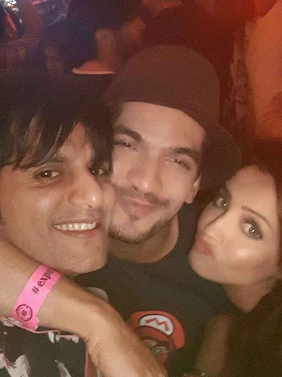 Celebs party hard at Vikas Gupta's birthday bash 