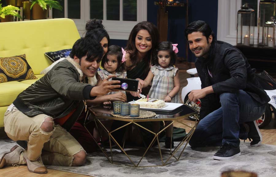 Adaa Khan celebrates birthday on the sets of JuzzBaatt 