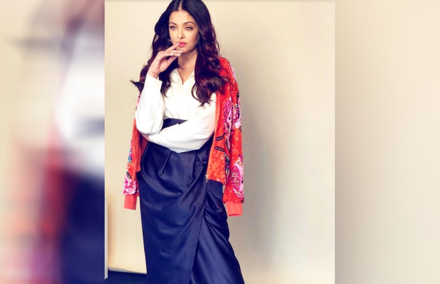 Aishwarya Rai Bachchan sets the temperature soaring higher at the Red Carpet of Cannes 2018