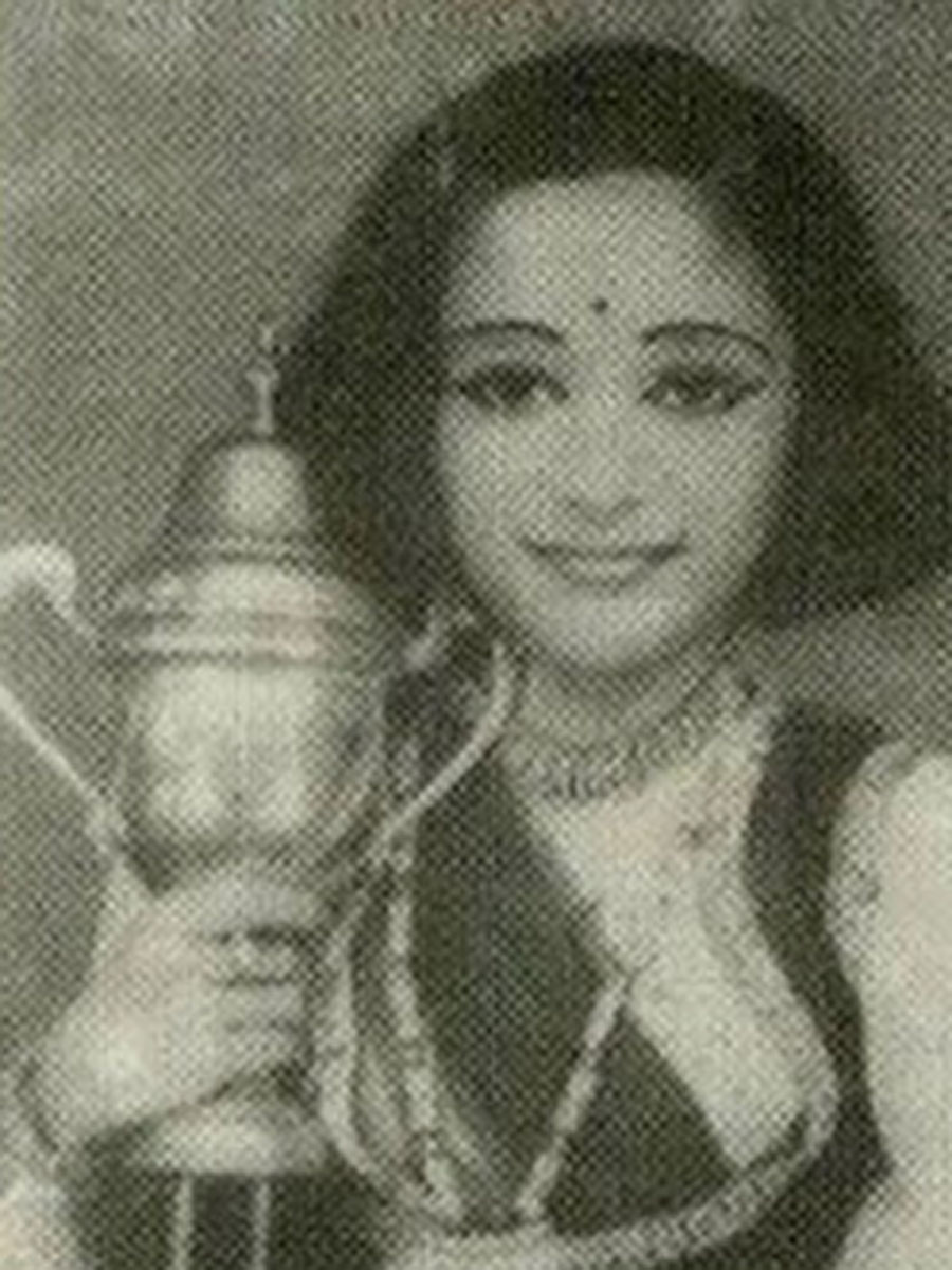 Birthday special: Rare pictures of Madhuri Dixit that made us go Dhak Dhak!!!