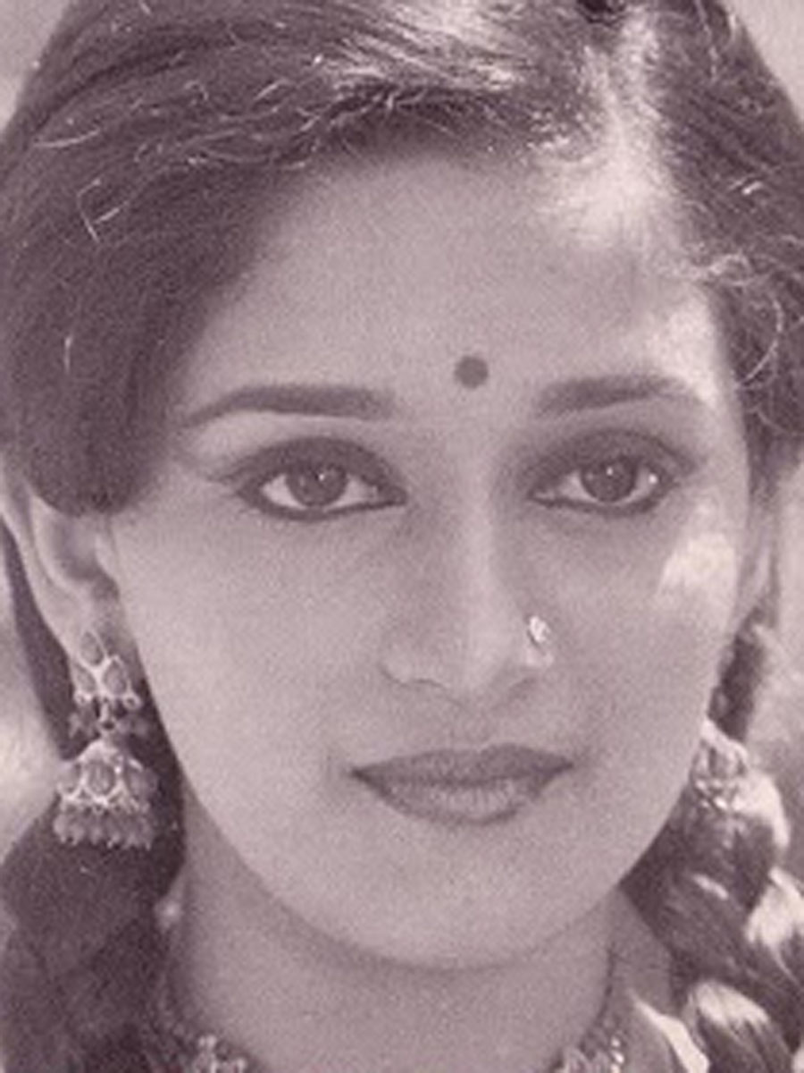 Birthday special: Rare pictures of Madhuri Dixit that made us go Dhak Dhak!!!