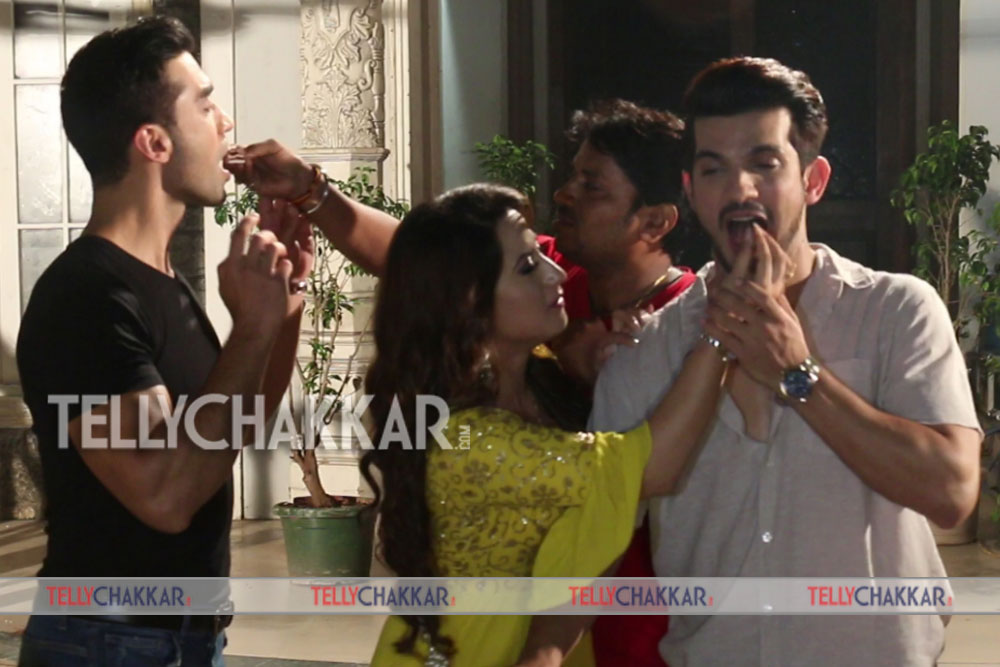 Ishq Mein Marjawaan team celebrates completion of 200 episodes 