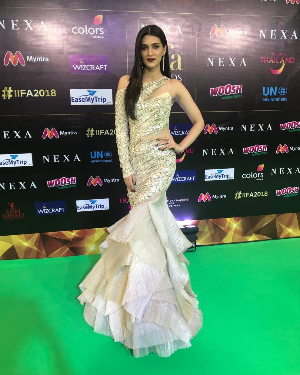 Celebrities who killed the Green Carpet of IIFA 2018! 