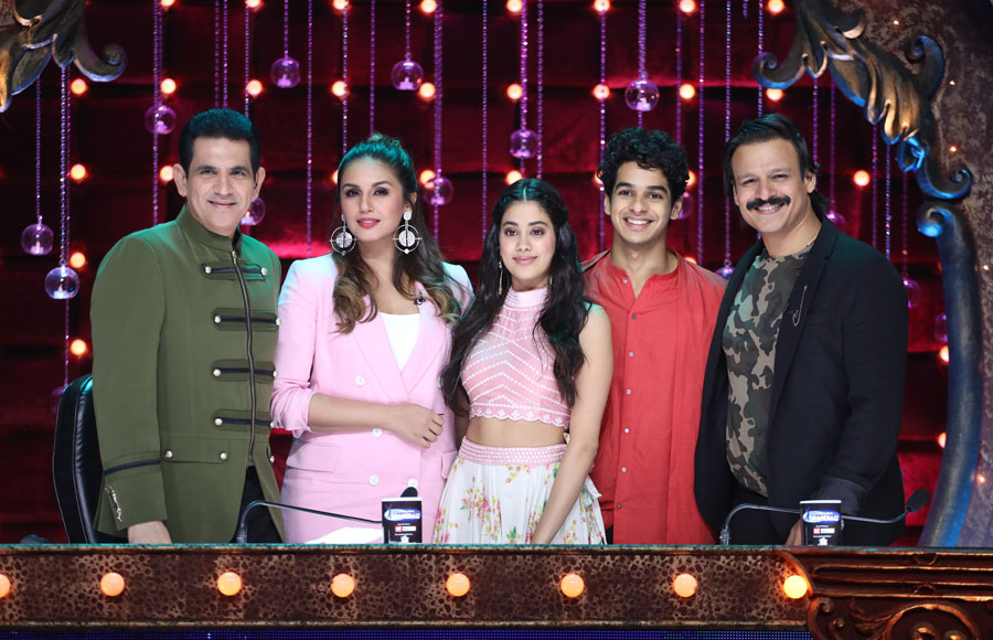 Omung Kumar, Huma Qureshi, Janhvi Kapoor, Ishan Khatta and Vivek Oberoi on the sets of India's Best Dramebaaz