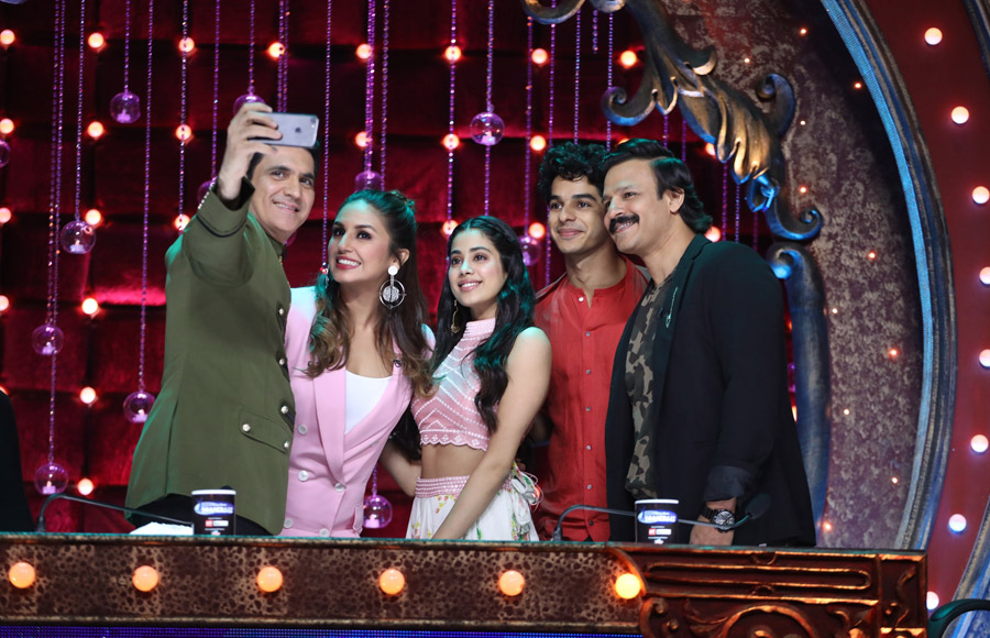 Omung Kumar, Huma Qureshi, Janhvi Kapoor, Ishan Khatta and Vivek Oberoi on the sets of India's Best Dramebaaz 