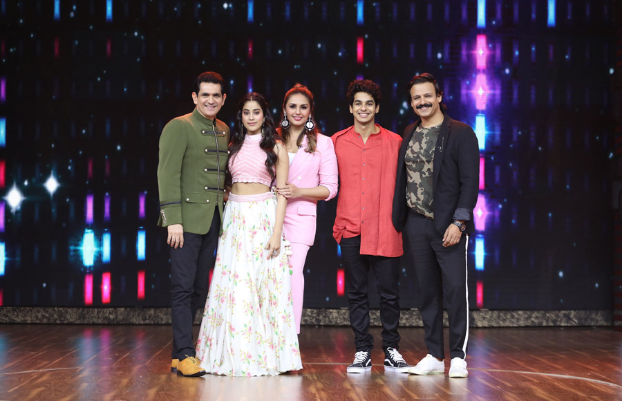 Omung Kumar, Huma Qureshi, Janhvi Kapoor, Ishan Khatta and Vivek Oberoi on the sets of India's Best Dramebaaz 