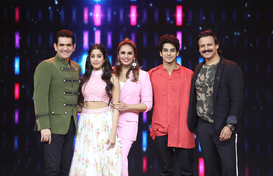 Omung Kumar, Huma Qureshi, Janhvi Kapoor, Ishan Khatta and Vivek Oberoi on the sets of India's Best Dramebaaz 