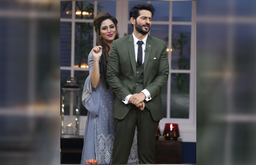 Arshi Khan surprises Hiten Tejwani on the sets of JuzzBaatt  