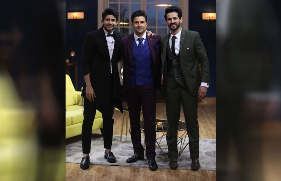 Arshi Khan surprises Hiten Tejwani on the sets of JuzzBaatt  