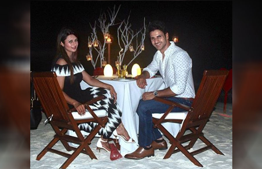 Vivek romancing his wife Divyanka in Maldives 