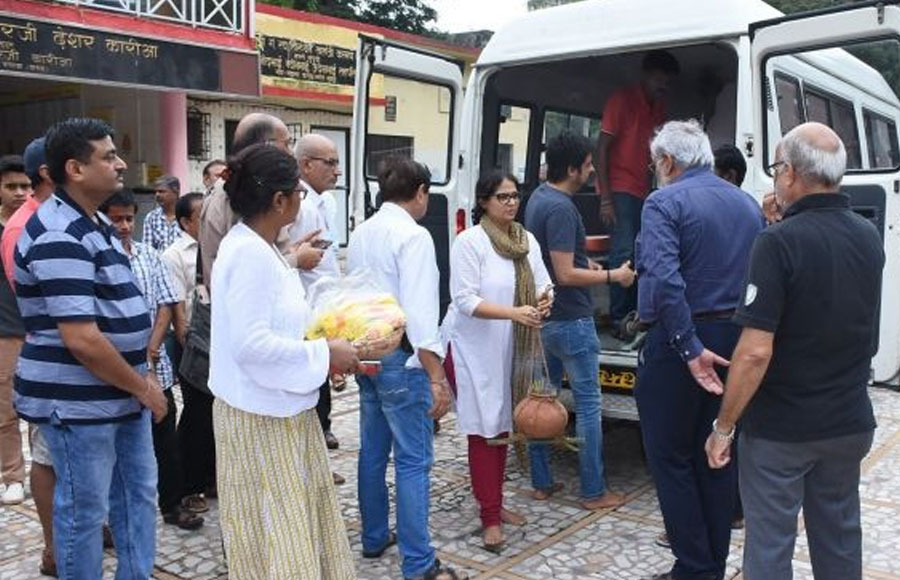 Celebs pay their last respect to Rita Bhaduri at her funeral 