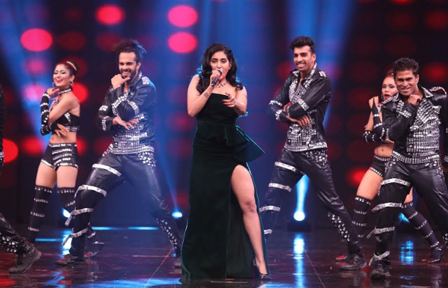 Guru Randhawa, Himesh Reshammiya & Neha Bhasin grace High Fever's  Grand Finale