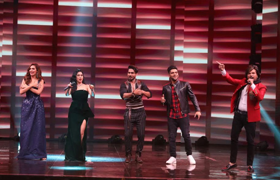 Guru Randhawa, Himesh Reshammiya & Neha Bhasin grace High Fever's  Grand Finale