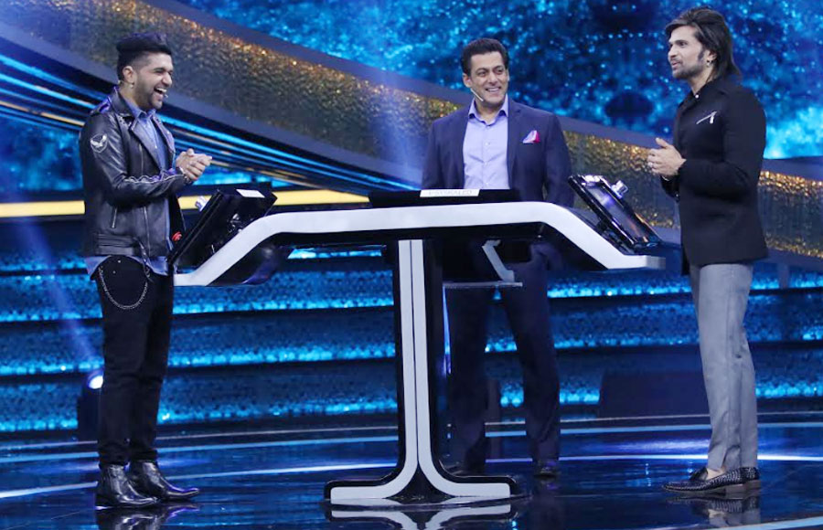 Guru Randhawa and Himesh Reshammiya have a blast with Salman Khan on 10 Ka Dum 