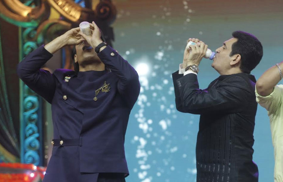 Vivek Oberoi and Omung Kumar get high on milk