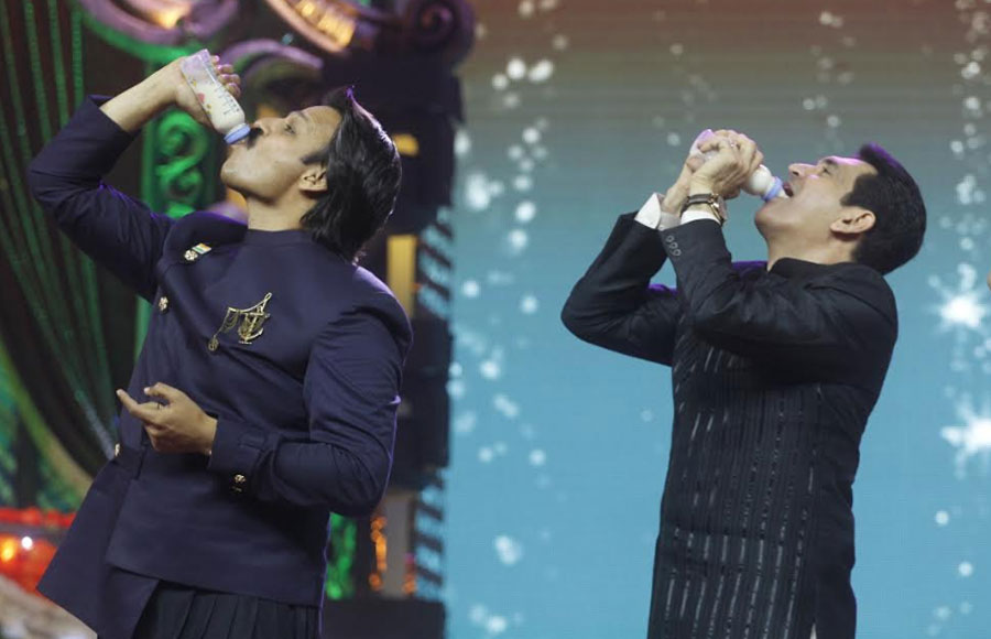 Vivek Oberoi and Omung Kumar get high on milk