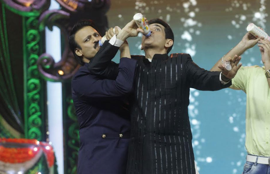 Vivek Oberoi and Omung Kumar get high on milk