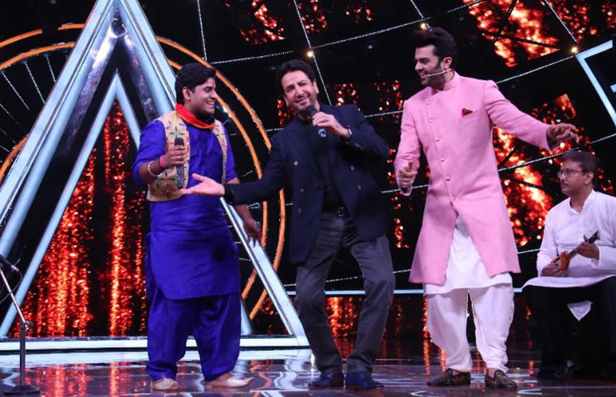 Singer Gurdas Maan’s Punjabi Tadka on Indian Idol 10