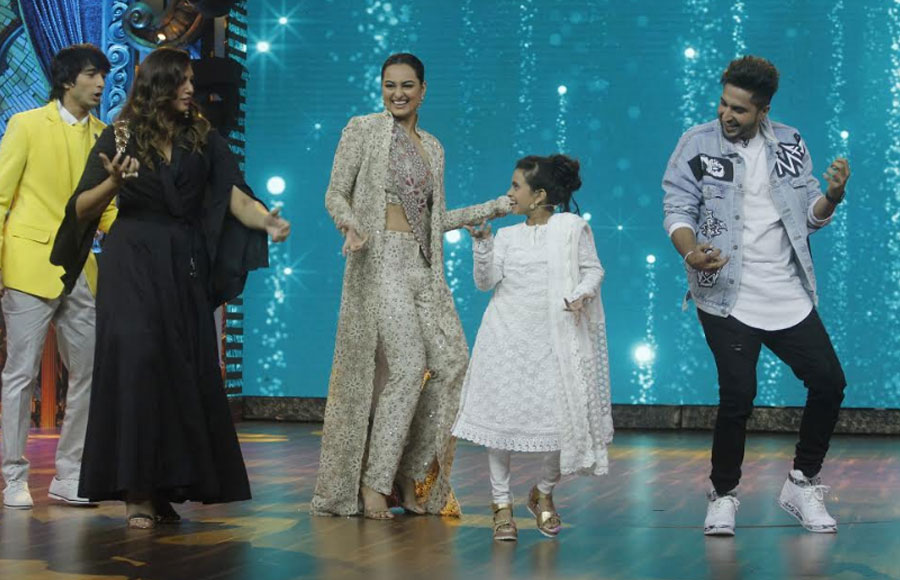 Sonakshi Sinha and Jassi Gill grace the sets of India's Best Dramebaaz