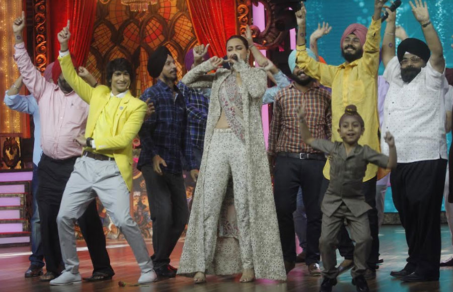 Sonakshi Sinha and Jassi Gill grace the sets of India's Best Dramebaaz