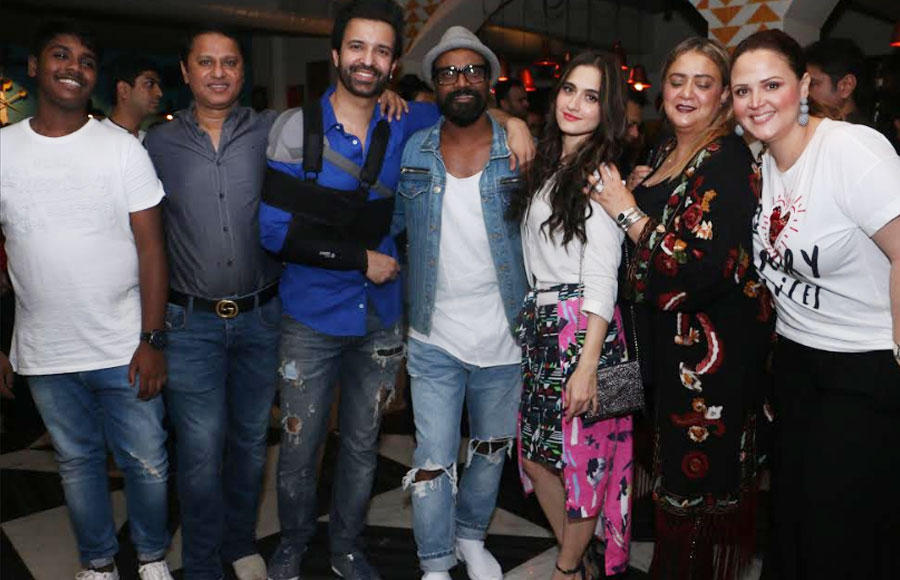 Mouni, Nakuul and other's party hard at Aamir - Sanjeeda's lounge