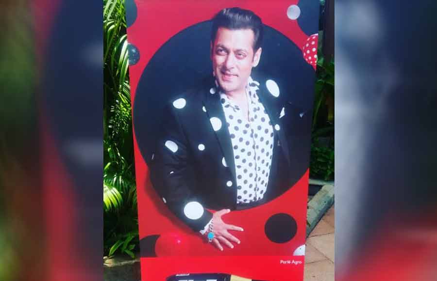 Salman Khan launches Bigg Boss 12; Bharti pays a visit! 