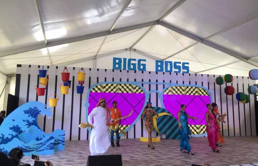 Salman Khan launches Bigg Boss 12; Bharti pays a visit! 