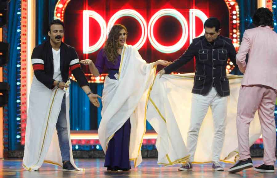 Vivek, Huma & Omung performs Lungi dance on India’s Best Dramebaaz 