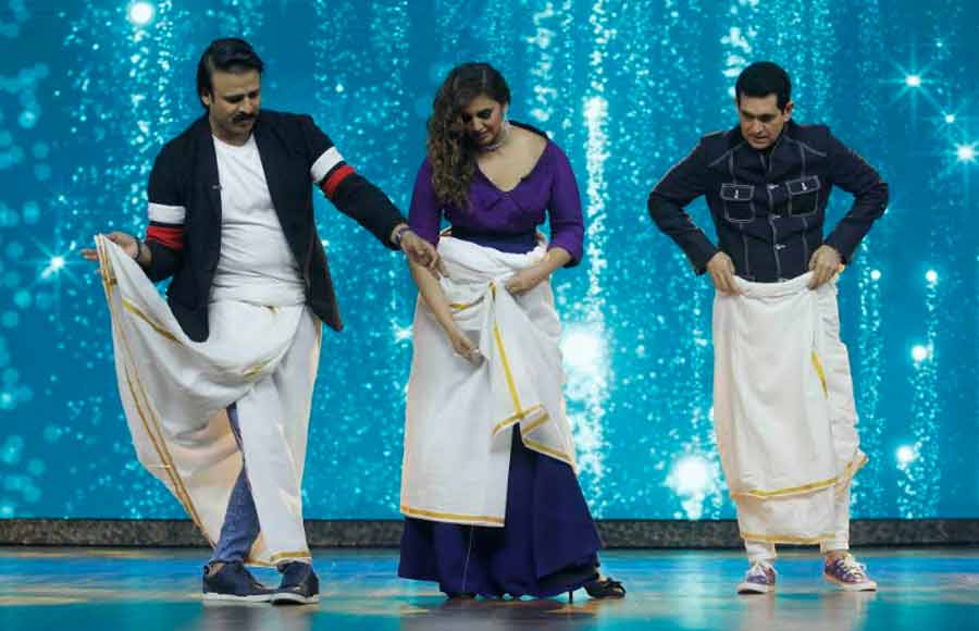 Vivek, Huma & Omung performs Lungi dance on India’s Best Dramebaaz 