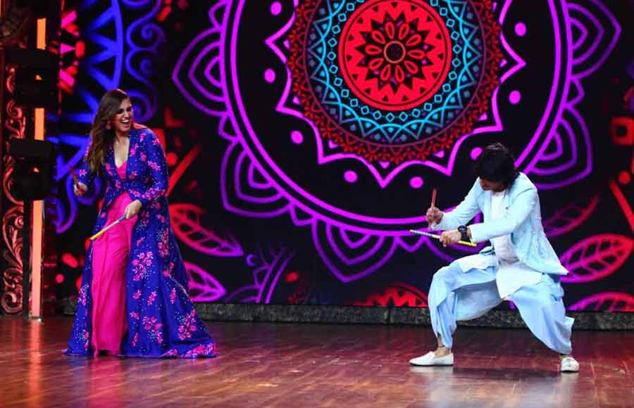 Shantanu and Huma groove to the beats of Navratri