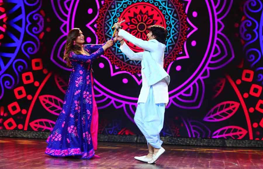 Shantanu and Huma groove to the beats of Navratri