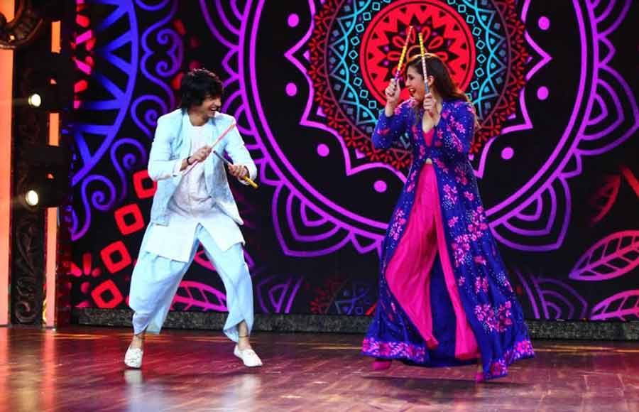 Shantanu and Huma groove to the beats of Navratri