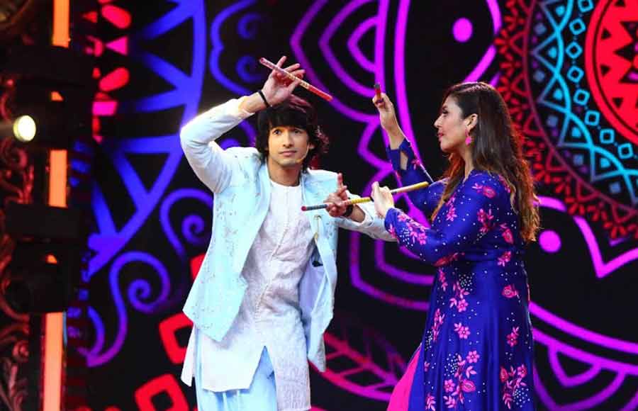 Shantanu and Huma groove to the beats of Navratri