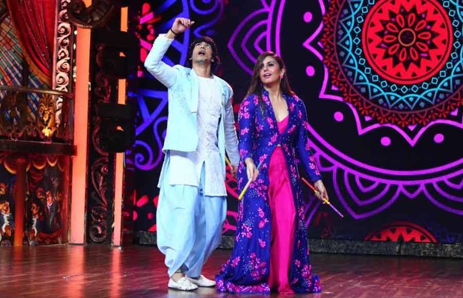 Shantanu and Huma groove to the beats of Navratri