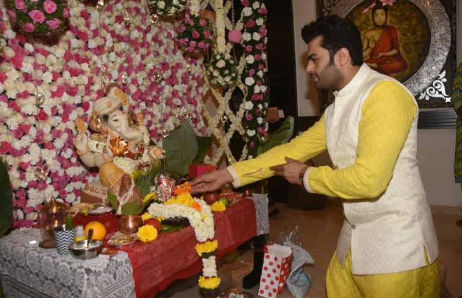 Indian Idol contestants celebrate Ganesh Chaturthi with Maniesh Paul