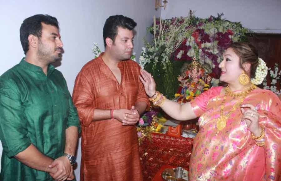 Varun and Abhishek join Govinda for his Ganesh Chaturthi celebrations