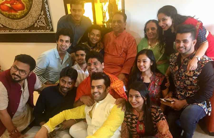 Indian Idol contestants celebrate Ganesh Chaturthi with Maniesh Paul