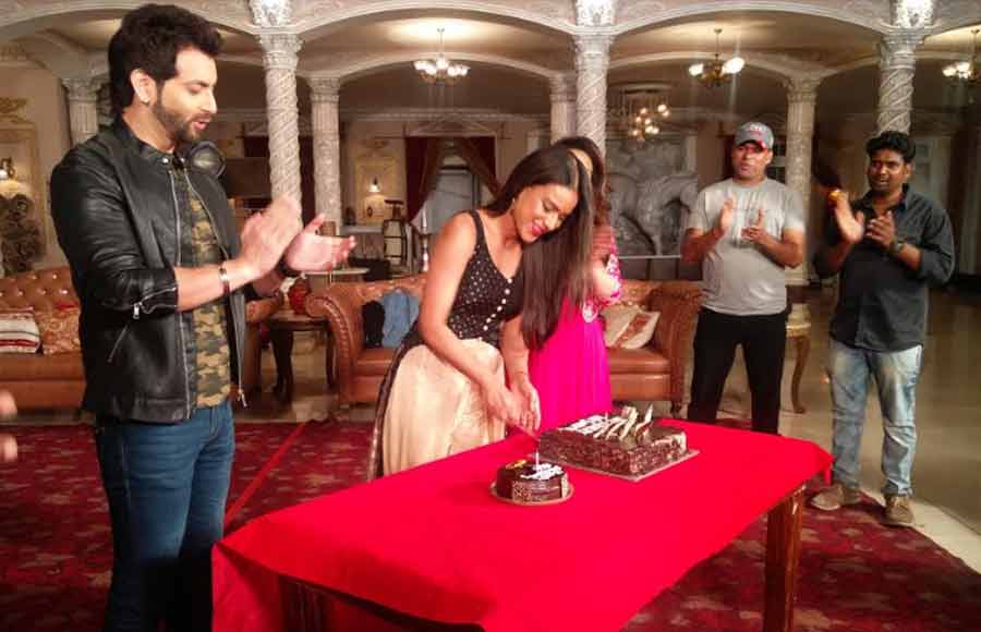 Nia Sharma celebrates her birthday with Team Ishq Mein Marjawan