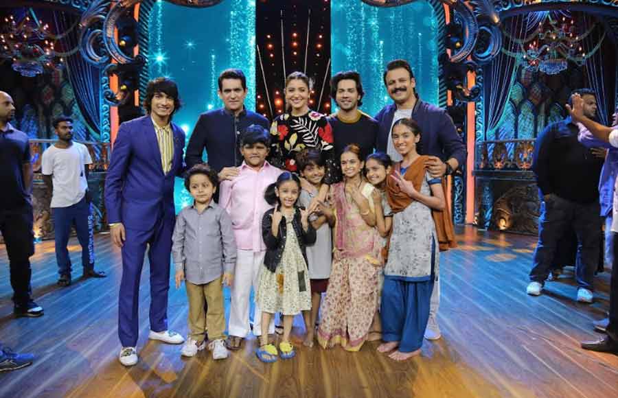 Anushka Sharma and Varun Dhawan promote Sui Dhaga on India's Best Dramebaaz