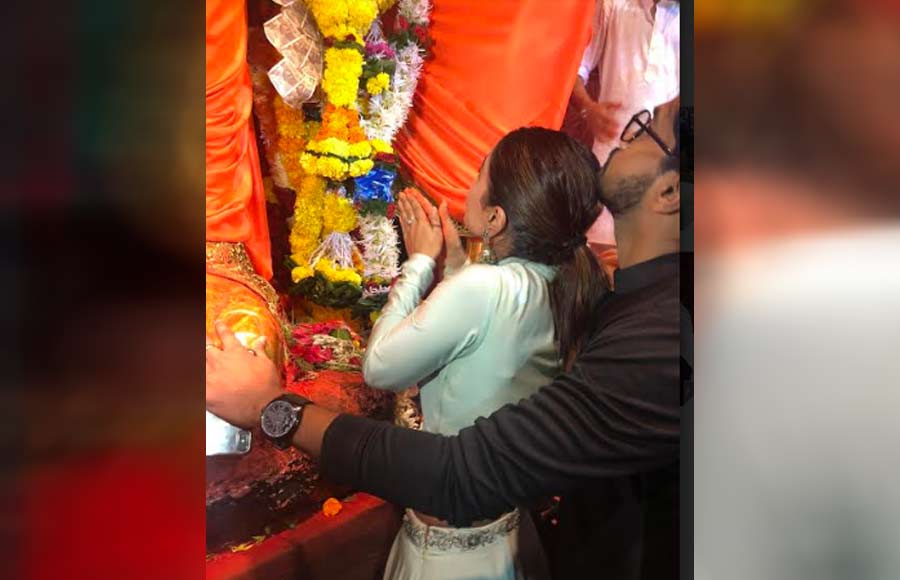 Hina Khan visits Lalbaugcha Raja with beau Rocky