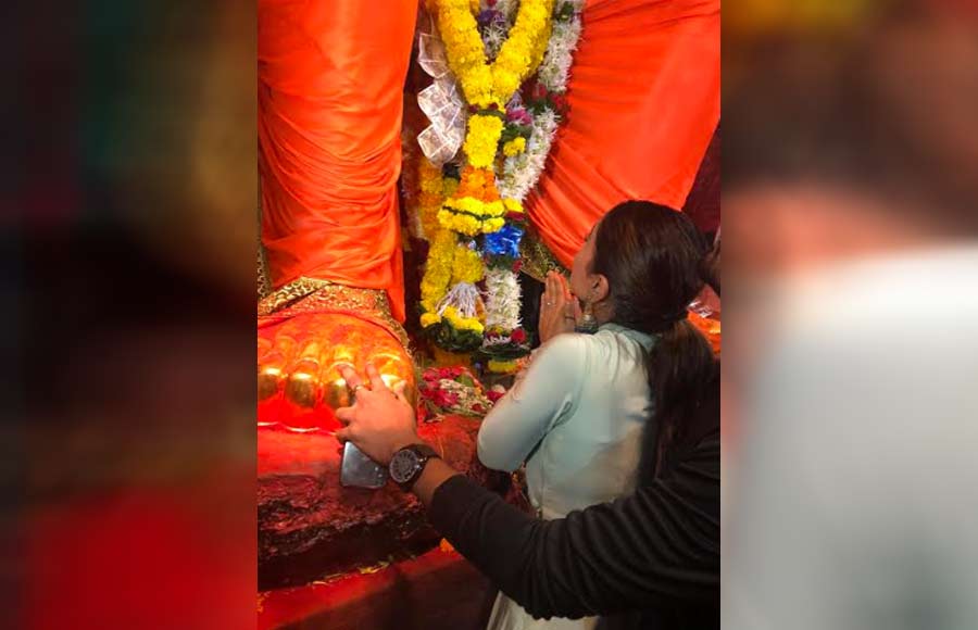 Hina Khan visits Lalbaugcha Raja with beau Rocky