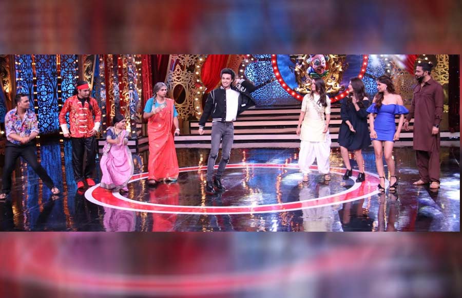 Love-Yatri promotions on the sets of  Comedy Circus  