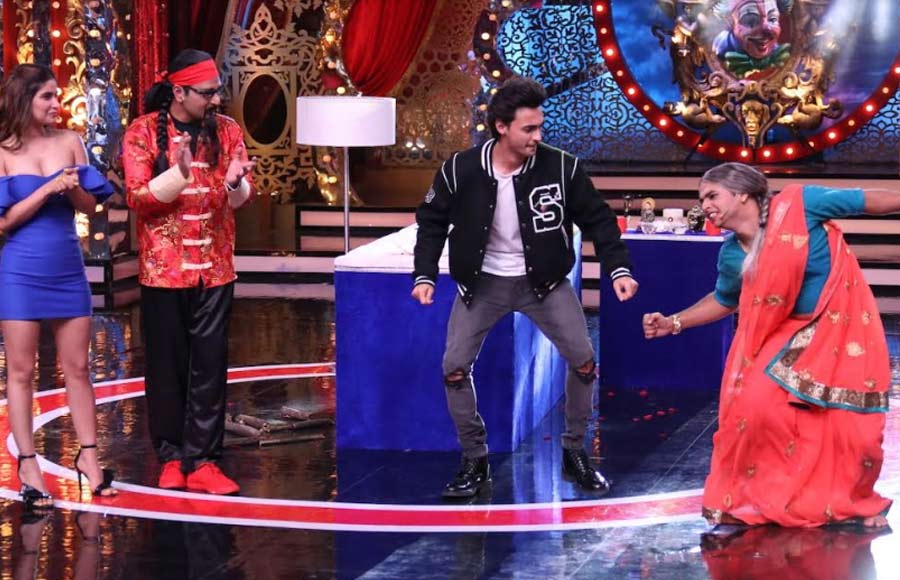 Love-Yatri promotions on the sets of  Comedy Circus  