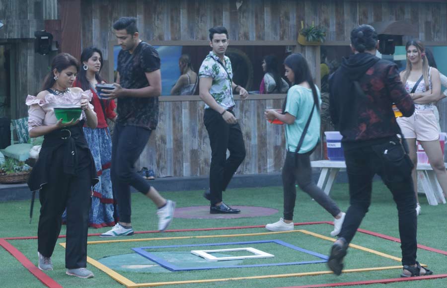 Captaincy task creates estranged environment in Bigg Boss 12 house