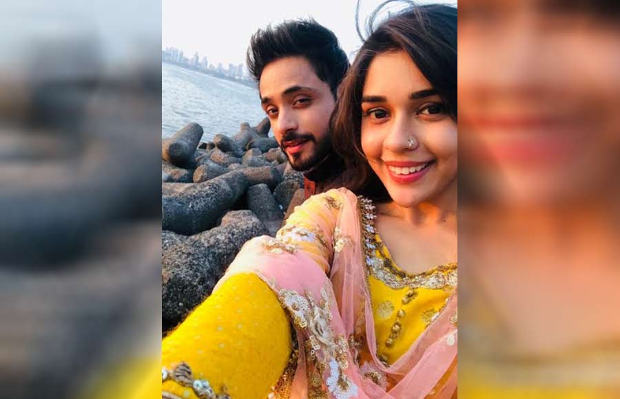 In pics: Eisha Singh and Adnan Khan enjoy Mumbai darshan