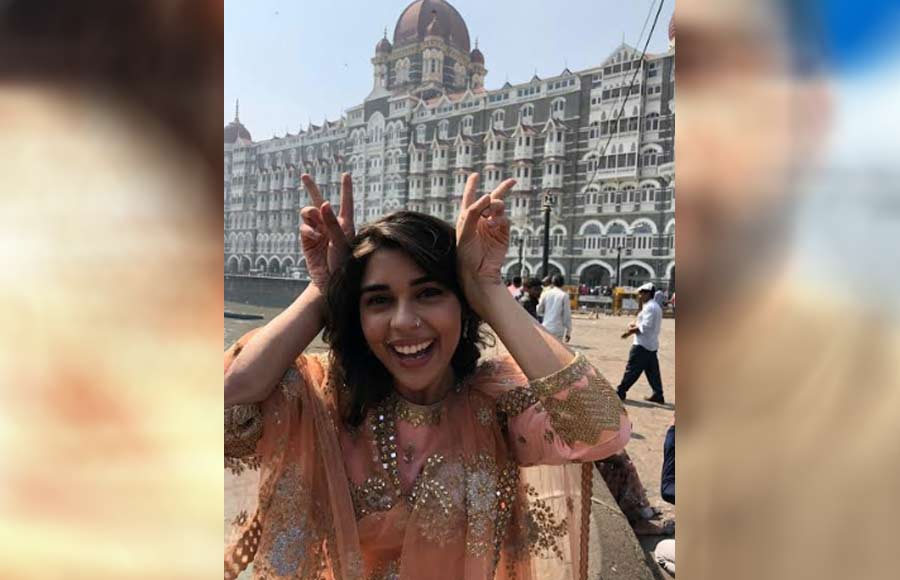 In pics: Eisha Singh and Adnan Khan enjoy Mumbai darshan