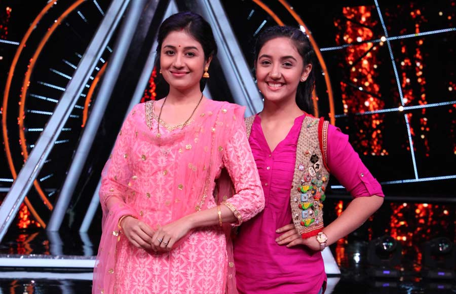 Kumar Sanu and Patiala Babes cast on Indian Idol