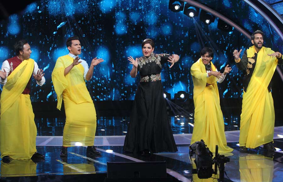 Raveena Tandon and Udit Narayan have a gala time on Sa Re Ga Ma Pa