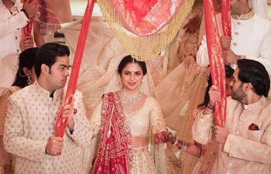 Celeb galore at Eisha Ambani and Anand Parimal's wedding ceremony